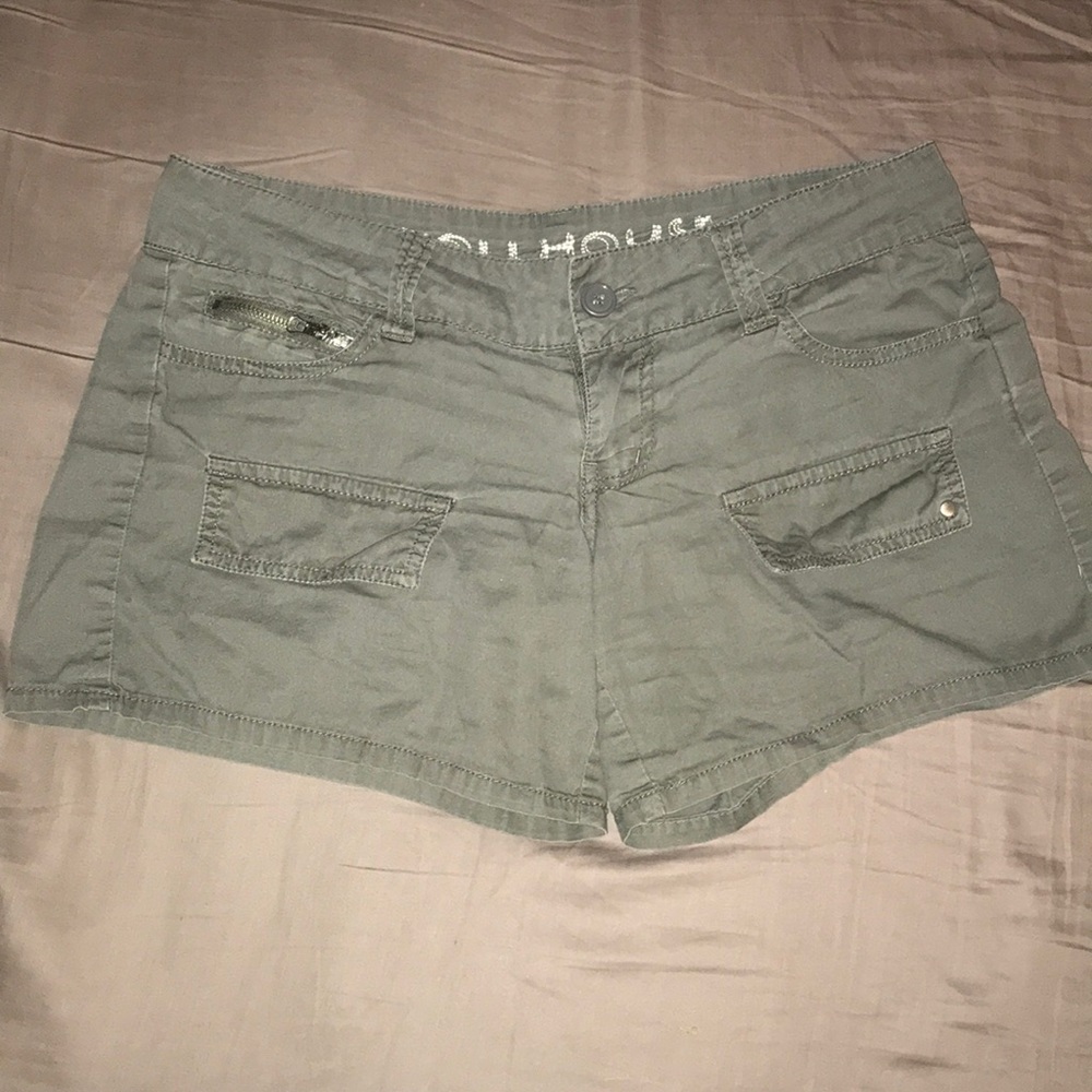 cargo mini shorts with zipper and pockets